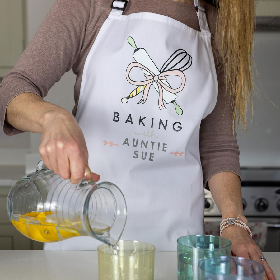 Personalised baking apron (Adult - White) is a perfect gift for a keen baker and fully personalisable with a name of your choice