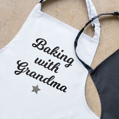 Personalised baking with apron (Child) with heart (White) a perfect gift for children who love to help you bake!