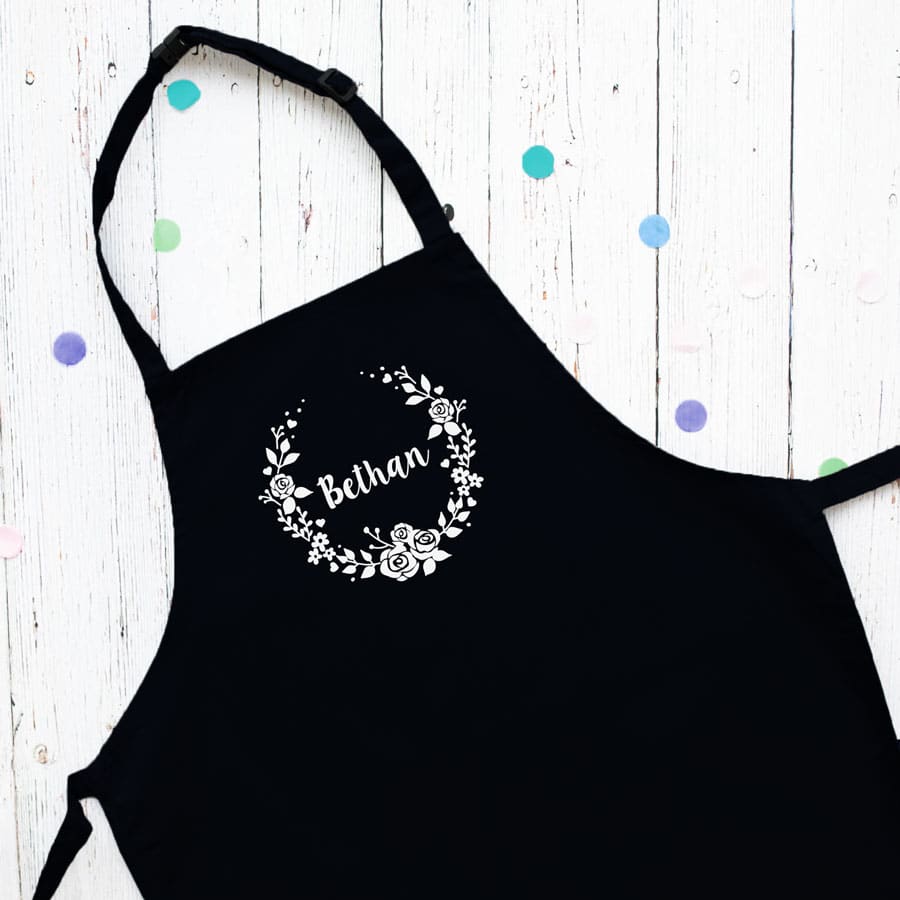 Personalised wreath apron (Black) perfect gift for a birthday or christmas