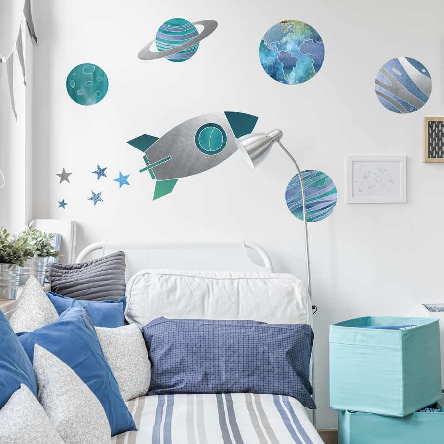 Rocket and planet wall sticker in a boys bedroom