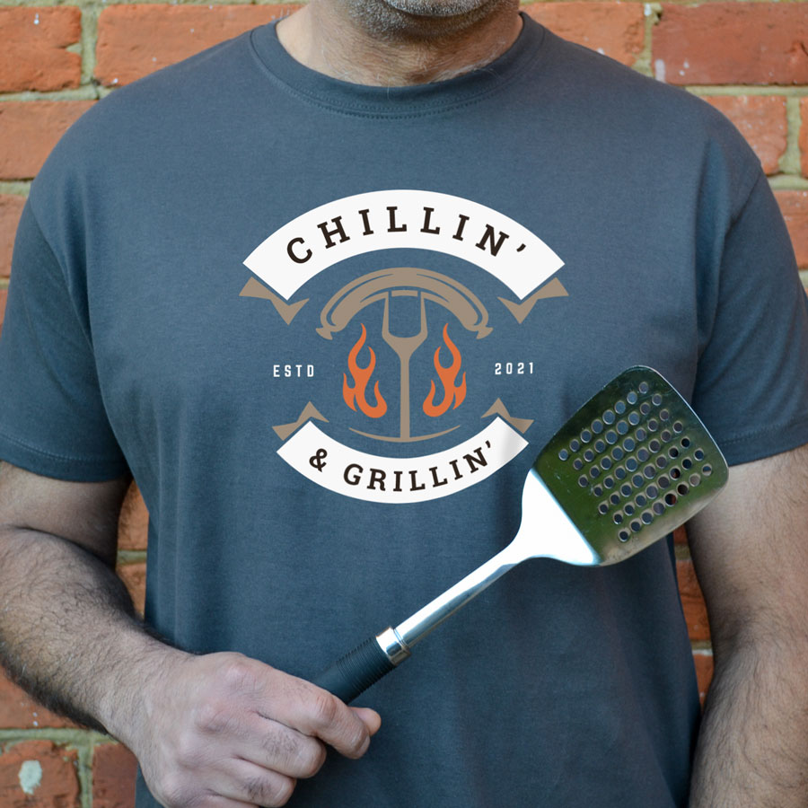 Personalised Chillin' & Grillin'Men's T-shirt (Grey) perfect gift for fathers day, birthday or Christmas