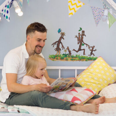 Stickman and Family wall sticker (Regular size) with dad and daughter reading