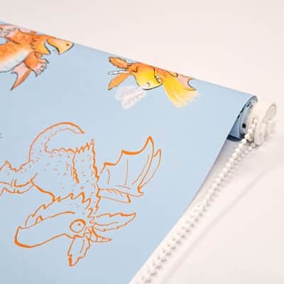 zog roller blind showing a close-up of the roller blind mechanism with a white chain